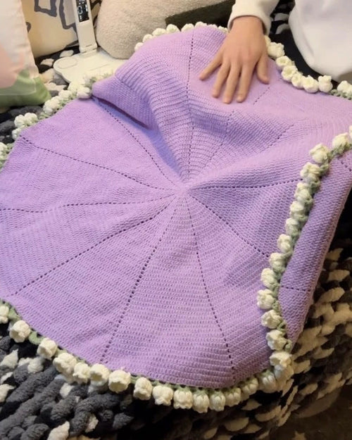 Opened: white roses on a lavender blanket, about 110 cm across (supplier photo, cropped)